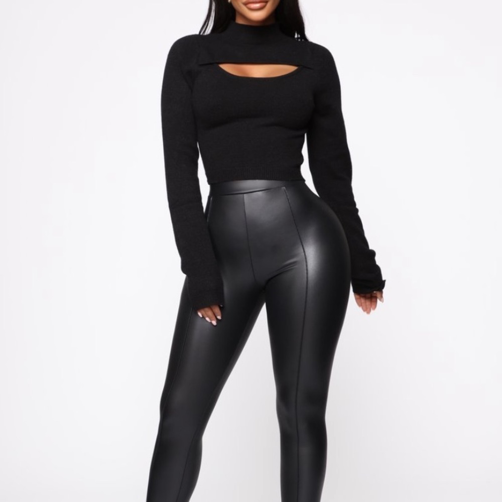 Fashion Nova, leather leggings 🖤